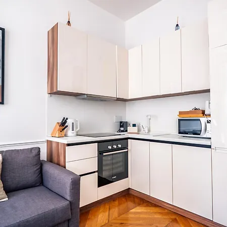 Stylish 1br, 2bath Castel Sant'angelo 6a 公寓