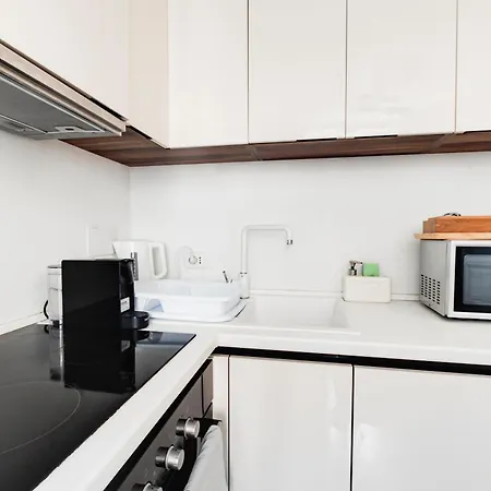 Stylish 1br, 2bath Castel Sant'angelo 6a