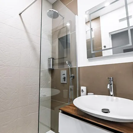 Stylish 1br, 2bath Castel Sant'angelo 6a *