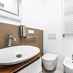 Stylish 1br, 2bath Castel Sant'angelo 6a *
