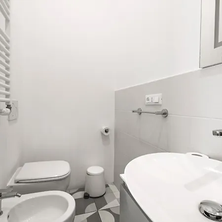 Stylish 1br, 2bath Castel Sant'angelo 6a Rome